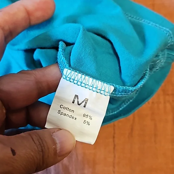 3 crop tops - Picture 3 of 11